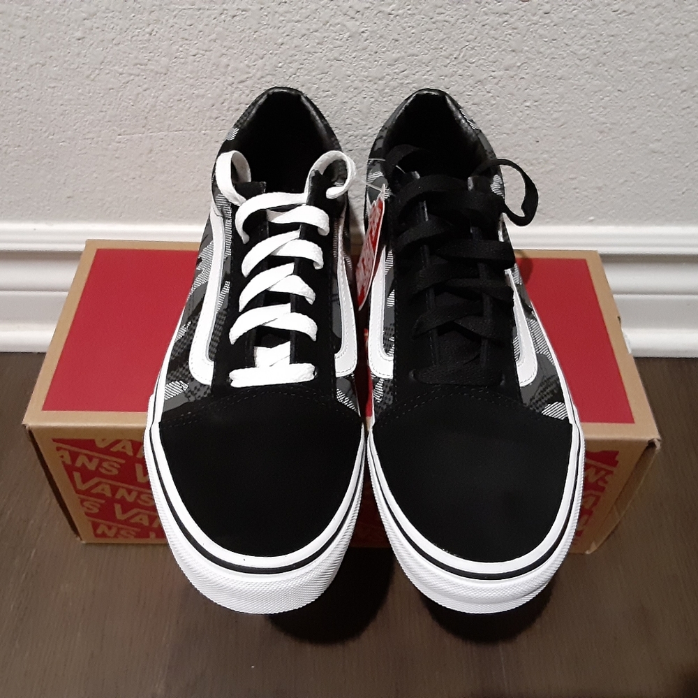 Vans - Picture 3 of 4
